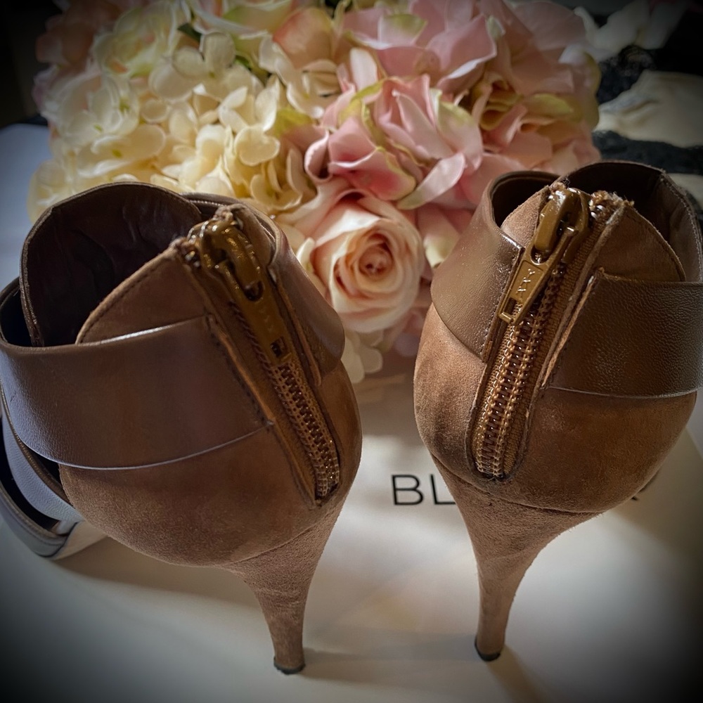 🌟💎HP 3X💎🌟MANOLO BLAHNIK- Luxury Crafted Women's Heels 👠 - Picture 8 of 16